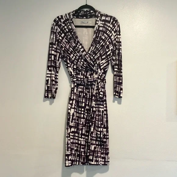 Eliza J Wrap Dress Size 10 Purple Geometric Pattern 3/4 Sleeve Stretchy - Picture 2 of 12